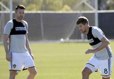 Gerrard & Keane take on army of kids!