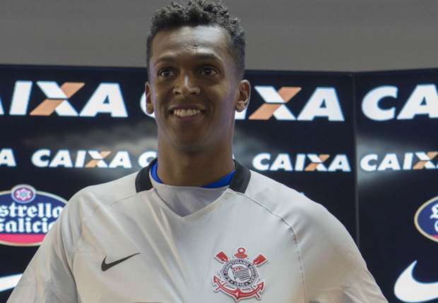 Jô sonha em fazer gols na arena