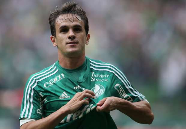 Fluminense procura Palmeiras por lateral direito e aguarda resposta