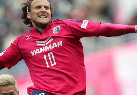 VIDEO: Forlán, asistidor en Japón