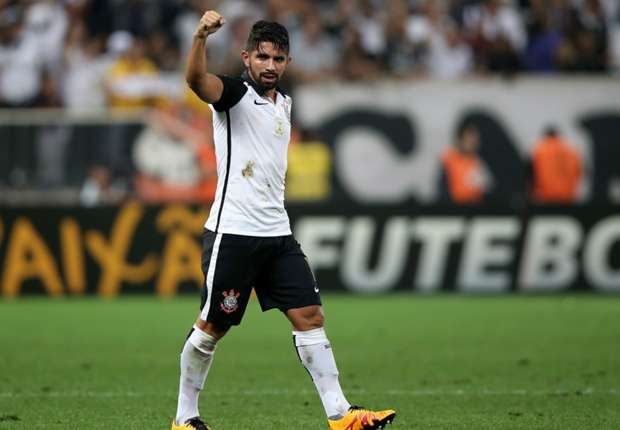 Com dois de Guilherme, Corinthians afunda o Santa Cruz e sonha com G6