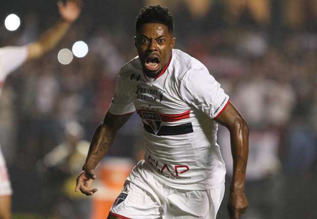 Palmeiras se aproxima de acerto com Michel Bastos