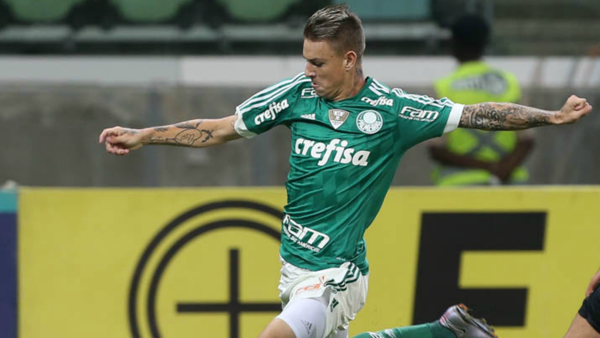 Resultado de imagem para roger guedes palmeiras sem camisa