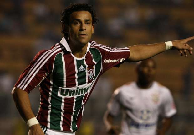 Com futuro indefinido, Fred se reapresenta no Fluminense