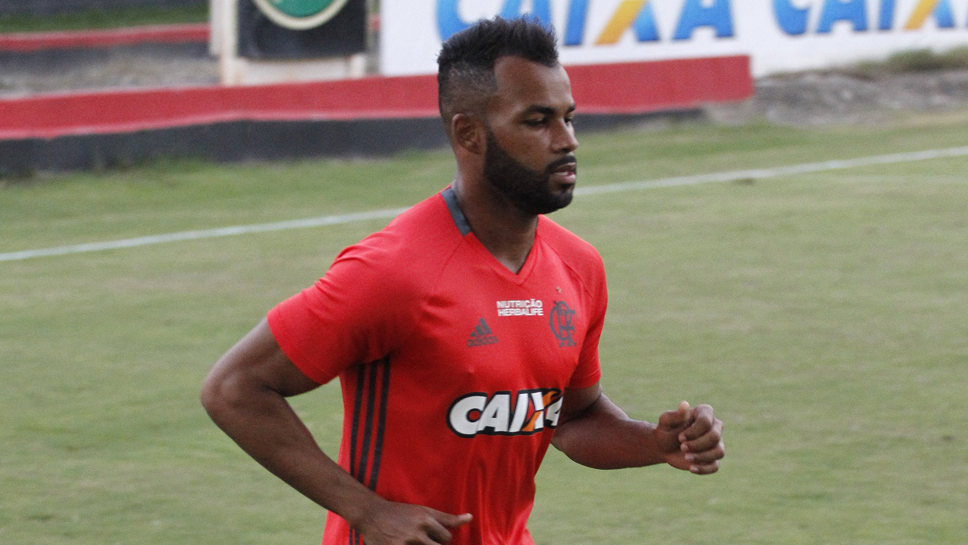 [Imagen: fernandinho-treino-flamengo-04112016_oid...=130347060]