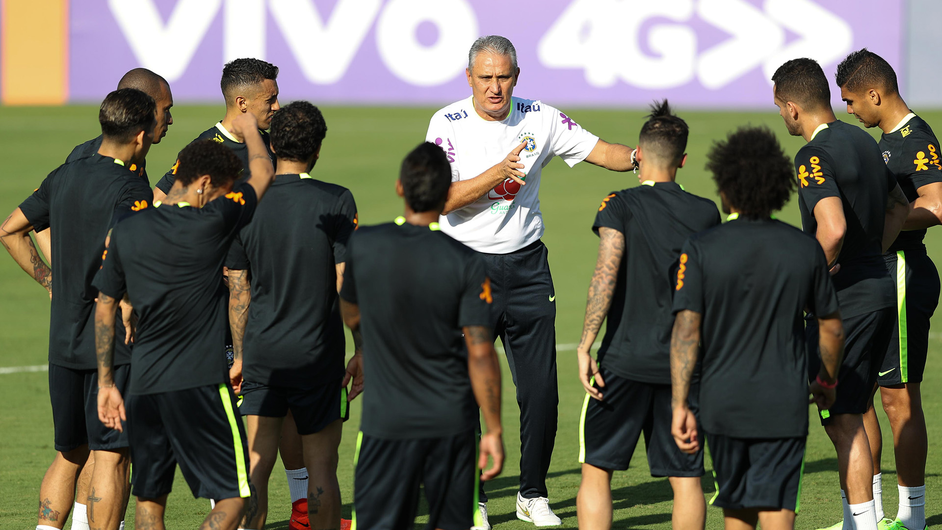 Tite e jogadores Brasil treino 21032017