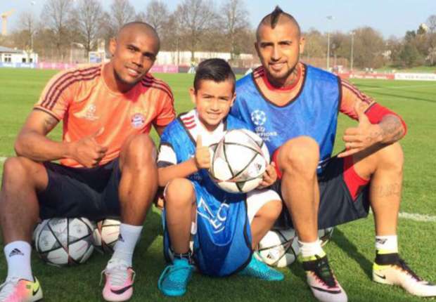 De Vidal para Douglas Costa: “Te quiero mucho y te extrañaré” - Goal.com