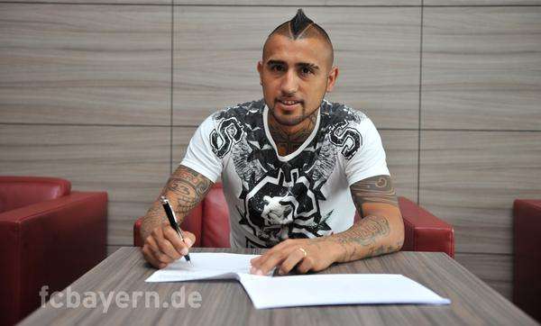 Arturo Vidal firma su contrato en Bayern Munich.