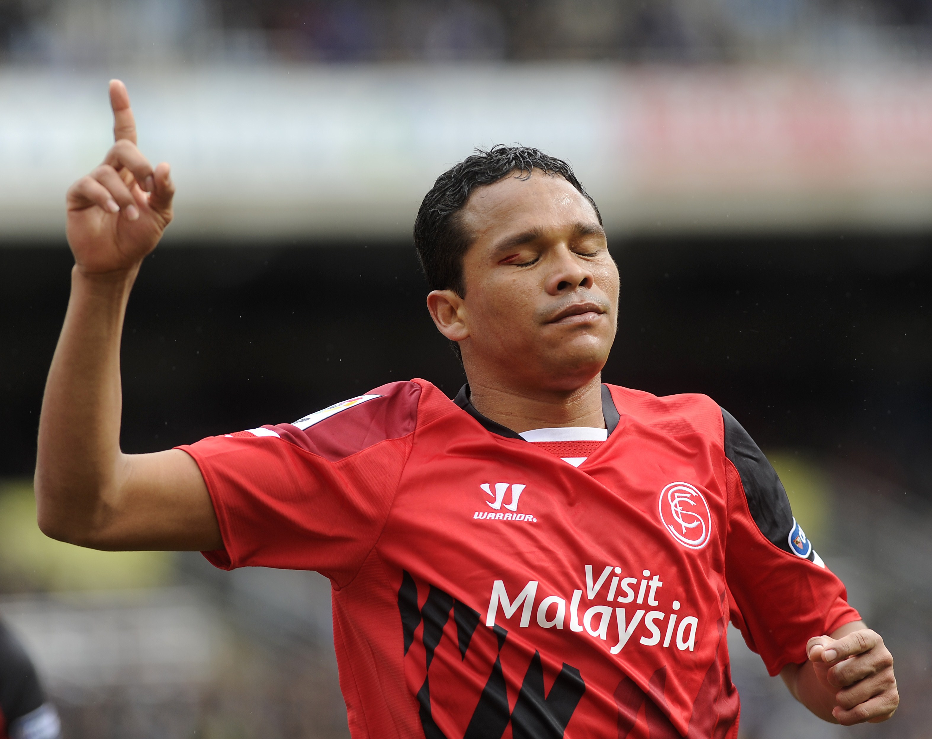 Bacca está en Milán para resolver su futuro