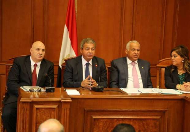 وزير الرياضة يقود محاولات مكثفة لعودة الجماهير