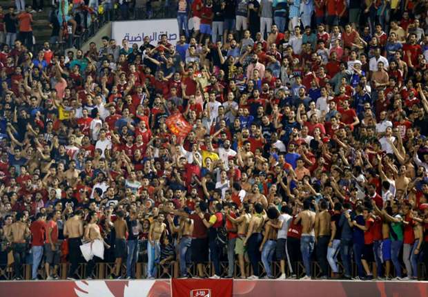 محدث : إشتباكات بين الأمن وعدد من جماهير الأهلي في محيط برج العرب