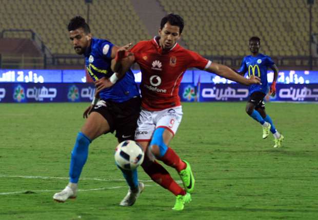 مهاجم الأهلي يتمسك بالرحيل