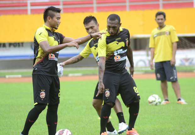 Sriwijaya FC tetap menggelar latihan di Solo sambil menunggu kepastian venue final Piala Presiden 2015