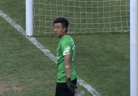 VIDEO: GK concedes while having a drink