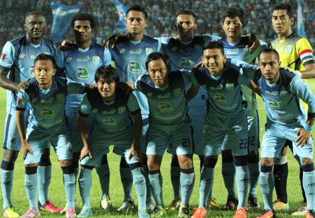 Kontra Persela Dengan Semen Padang Di Stadion Gajayana