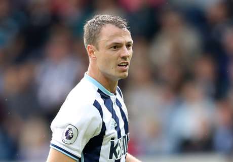 Manchester City Upayakan Transfer Evans
