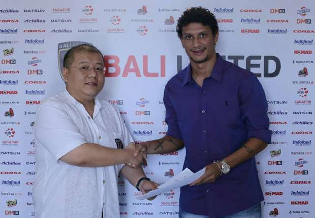 http://images.performgroup.com/di/library/Goal_Indonesia/bc/4b/lucas-patinho-yabes-tanuri-bali-united-pusam_1pnxjud0d0bzo1r8b7k0rnema5.jpg?t=-1752992506&w=620&h=430