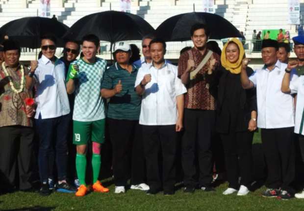 Menpora membuka Liga Santri Nusantara di Stadion Singaperbangsa, Karawang, Minggu (6/9).