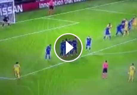 ► Gran tiro libre de Layún