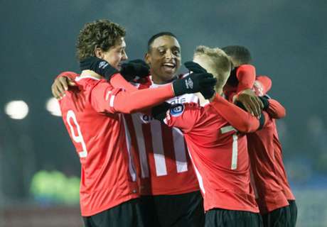 Jong PSV handhaaft zich in top