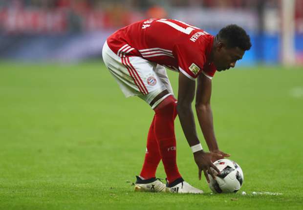 ألابا يُفضل فريقًا إنجليزيًا آخر على مانشستر يونايتد