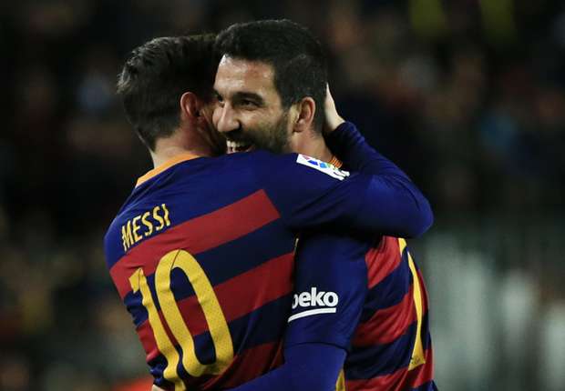 arda-turan-lionel-messi-01062016_1bl6dxw8ry3r19cluxhr7zan7.jpg