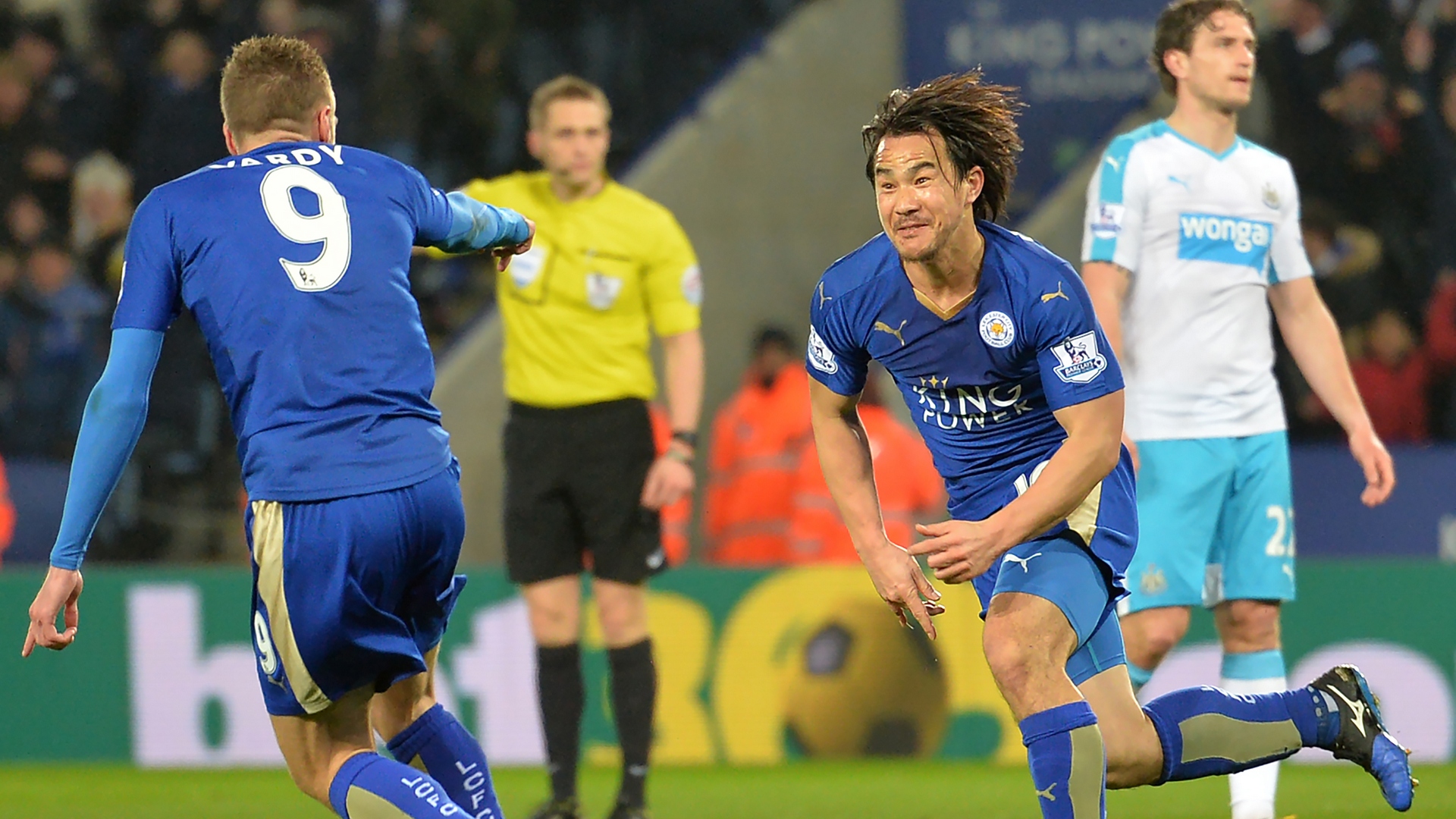 vardy-okazaki-leicester-city-03142016_f0