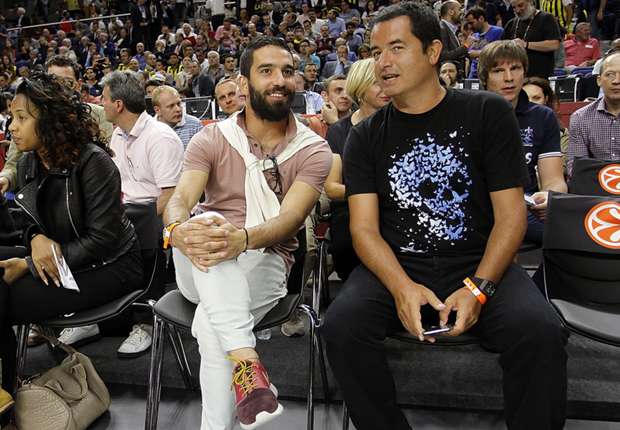 arda-turan-acun-ilicali-euroleague-fenerbahce-real-madrid_1kke45jsw3x2f1prqph712wo75.jpg