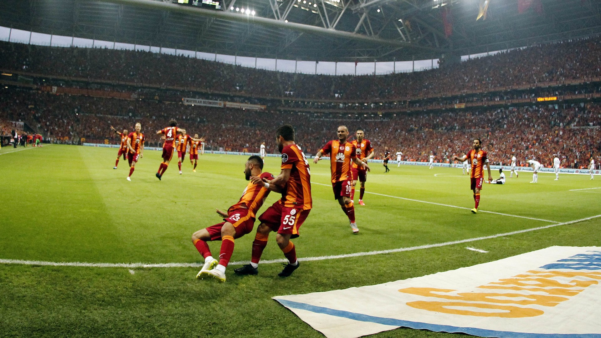 yasin-oztekin-sabri-sarioglu-wesley-sneijder-galatasaray-besiktas-05242015_ysurdb0nma341ggrescnktkyl.jpg