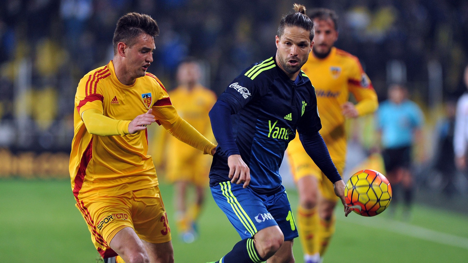 Reserva no Fenerbahçe, meia está na mira de Corinthians, Cruzeiro e Palmeiras e dois times da Espanha