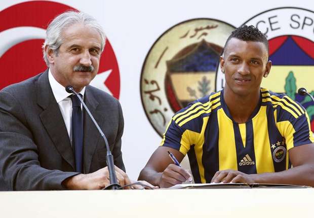 Van Persie would succeed at Fenerbahce, says Nani