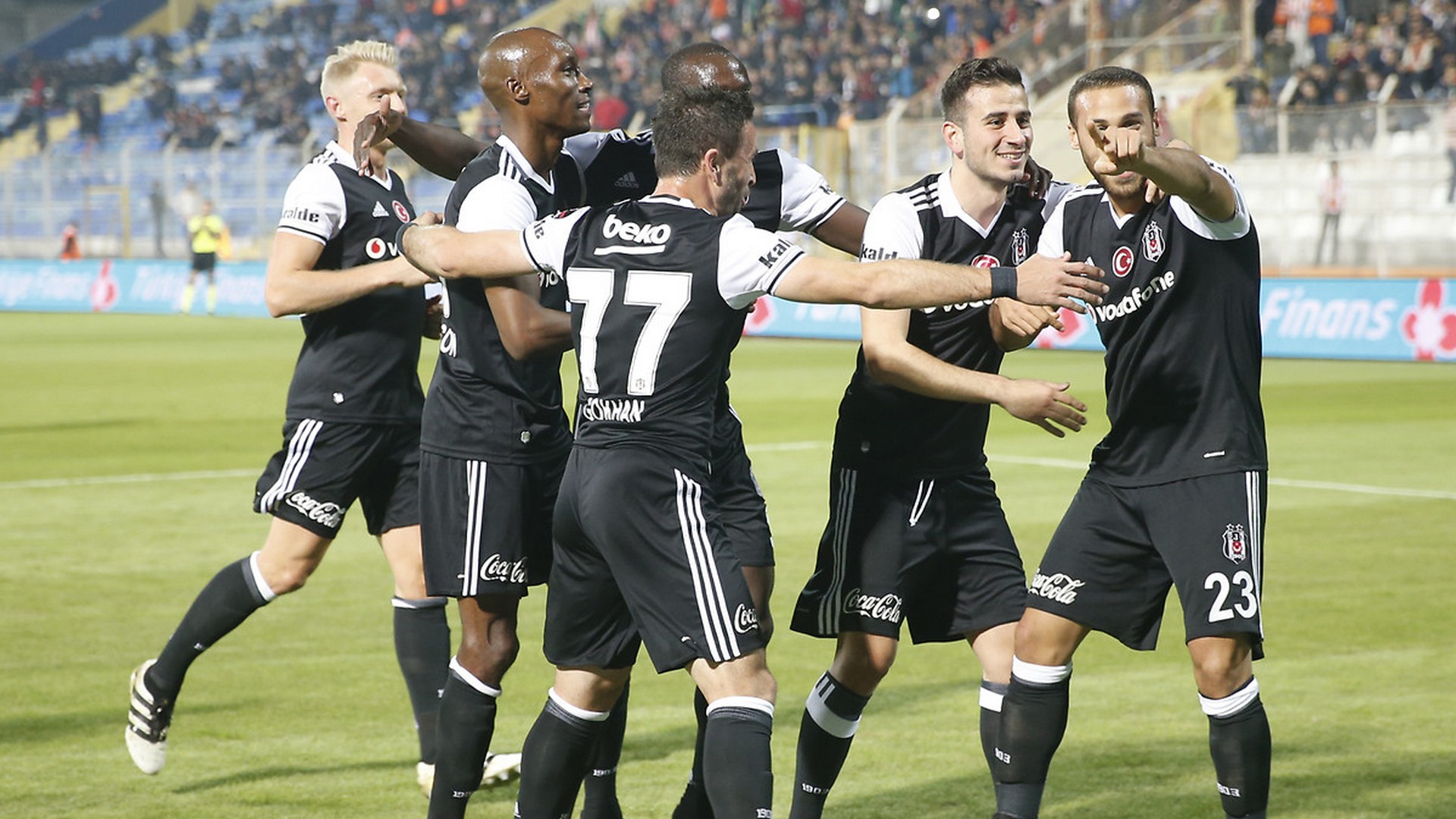 http://images.performgroup.com/di/library/Goal_Turkey/c2/f3/besiktas-celebrate-19112016_13h906vq2b5qy1bfvzwa1o0xy6.jpg