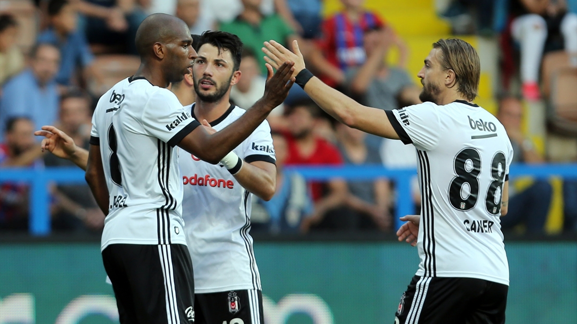 Ryan Babel Tolgay Arslan Caner Erkin Besiktas goal celebration 992017