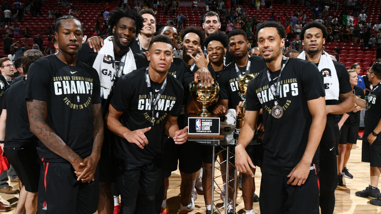 With LeBron looking on, Lakers reach summer league semis