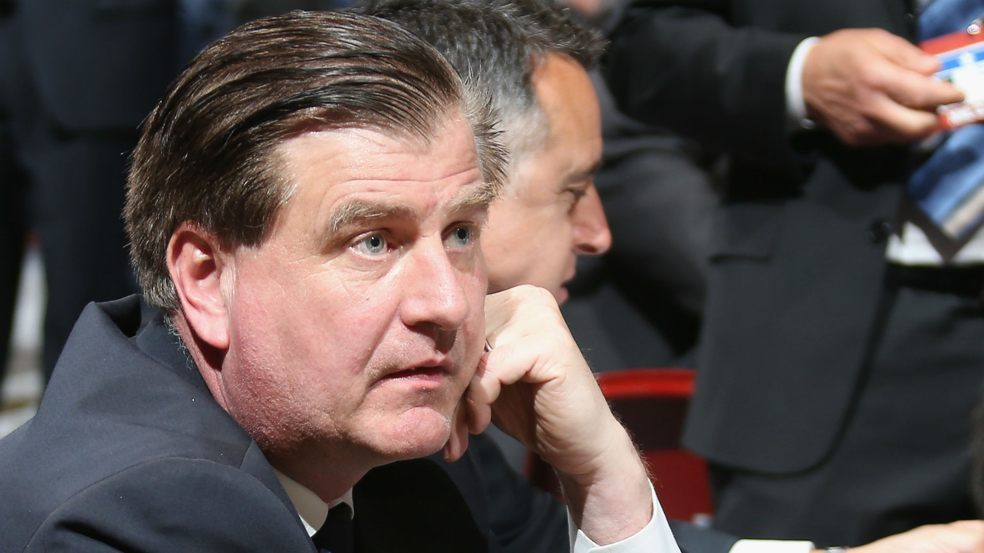 Canucks sign GM Benning to extension