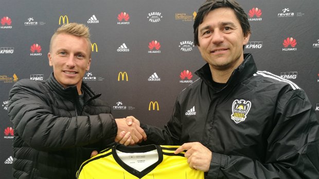 Head Coach Darije Kalezic presents new signing Goran Paracki with his Wellington Phoenix jersey.