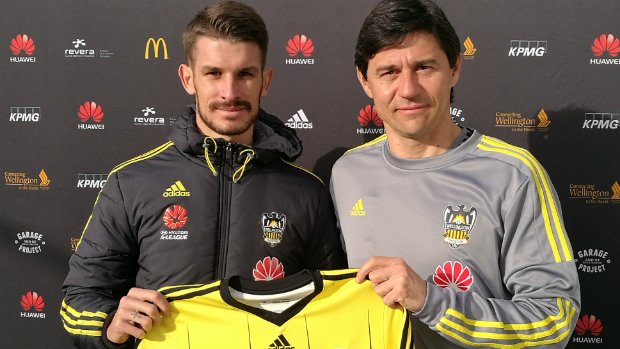 Darije Kalezic welcomes Dario Vidosic to the club.