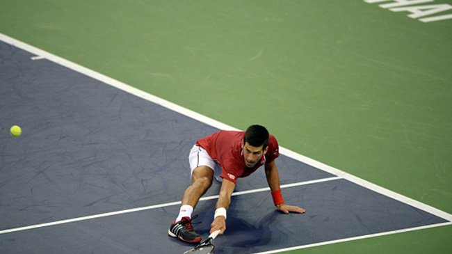 بالصور - المايسترو يضع نوفاك خارج شنغهاي Djokovic_14tqops3xnwox1cm1r39v3spgo