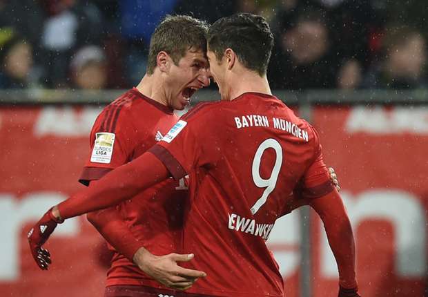 Jagen den Rekord von Edin Dzeko und Grafite: Thomas Müller (l.) und Robert Lewandowski