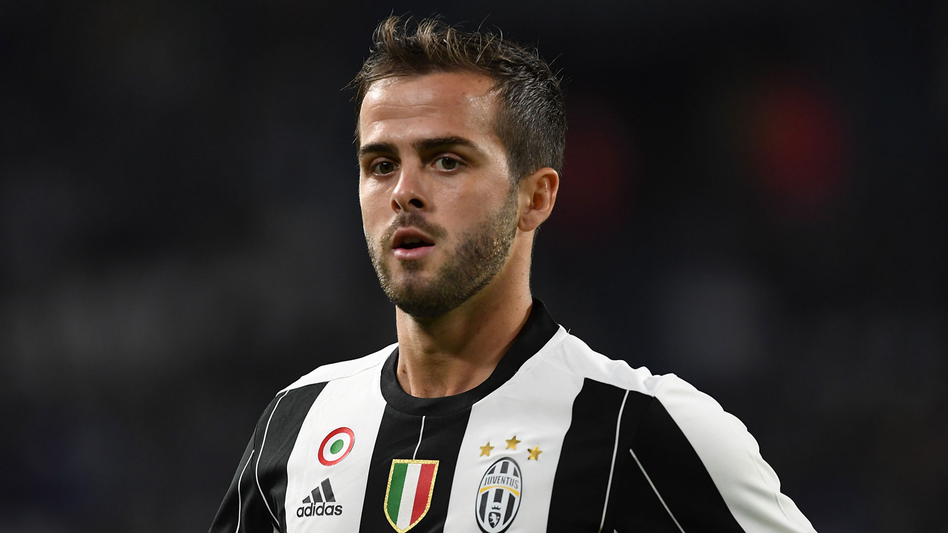 Pjanic altra stoccata alla Roma “La Juventus ha più regolarità qui per i titoli”