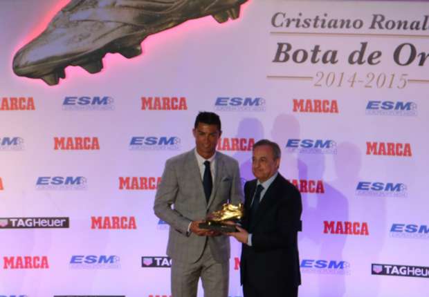 Cristiano Ronaldo recebe a Chuteira de Ouro e avisa: "Não estou satisfeito"