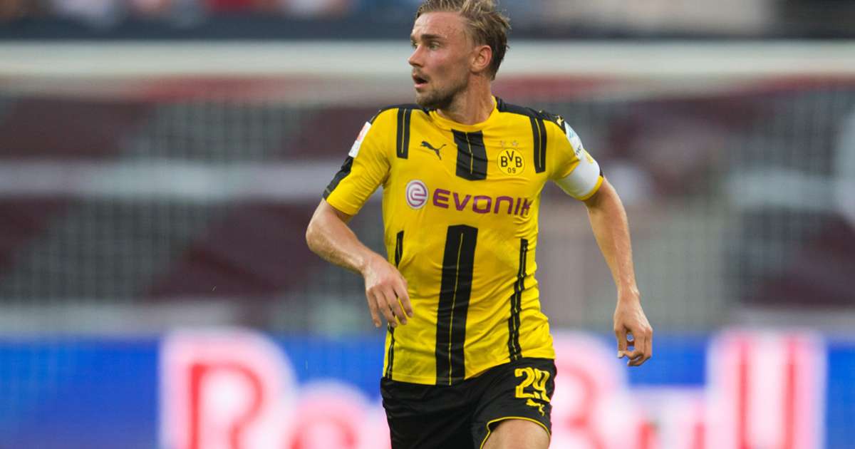 Bvb Kapitan Schmelzer Warnt Vor Arroganz Und Ubermut Vor Dfb