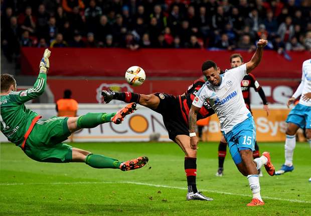 Ein spätes Eigentor rettete Bayer Leverkusen vor einer Heimschlappe