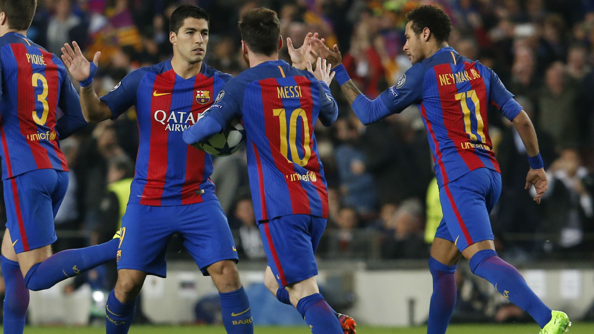 Barça no deja escapar al Madrid y hunde más al Sevilla