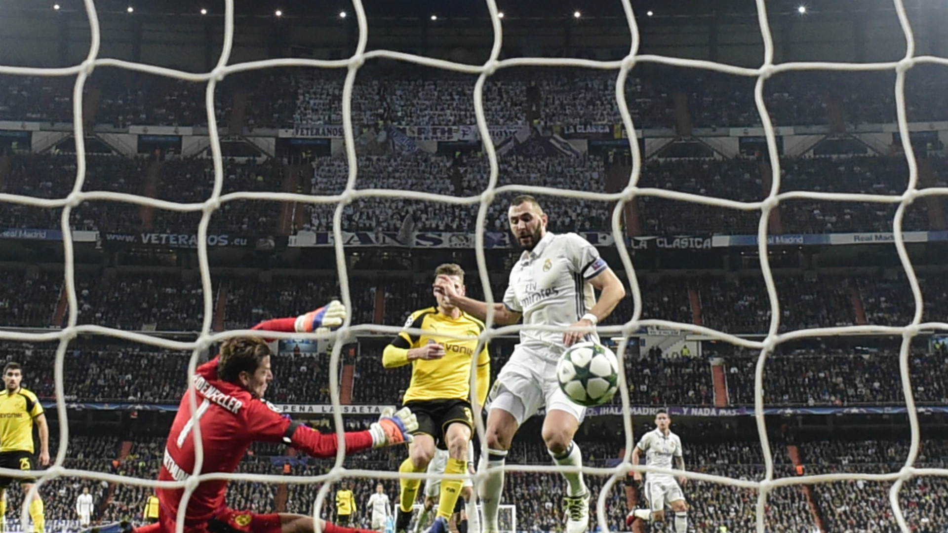 benzema-weidenfeller-real-madrid-borussia-dortmund-champions-league_4m31klqoyneq12c98s4228gqk.jpg
