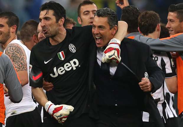 gigi-buffon-juventus-celebrating-scudetto_11sumatf41s4z1smn87b8cqit5.jpg