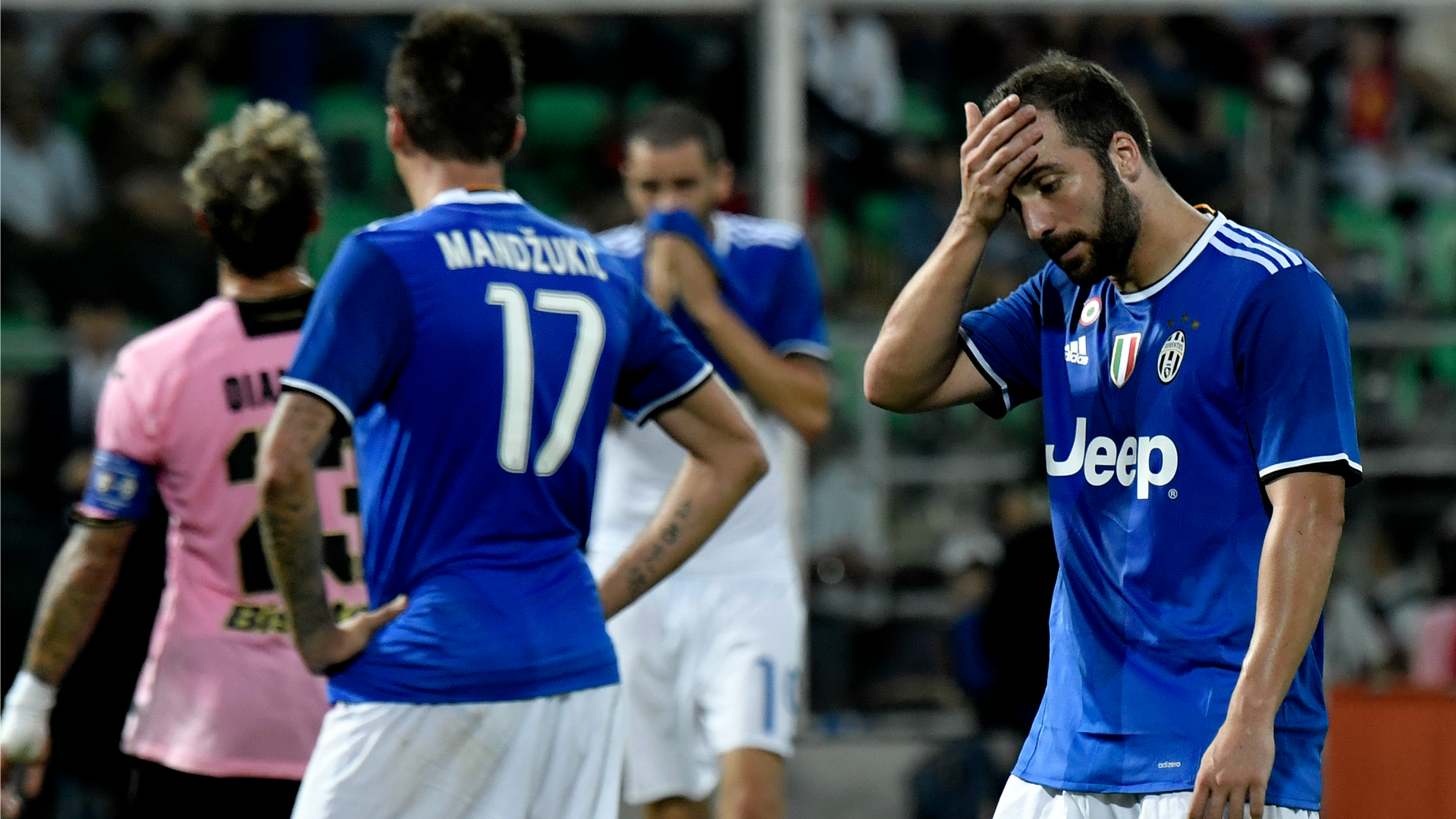 gonzalo-higuain-mario-mandzukic-palermo-