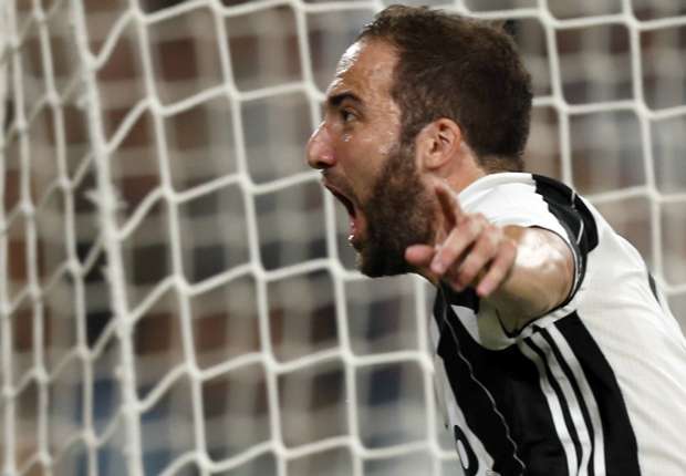 Juventus 2-1 Fiorentina: Super sub Higuain nets winner on debut