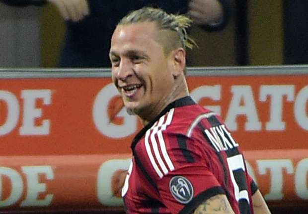 Mexes signs new AC Milan deal