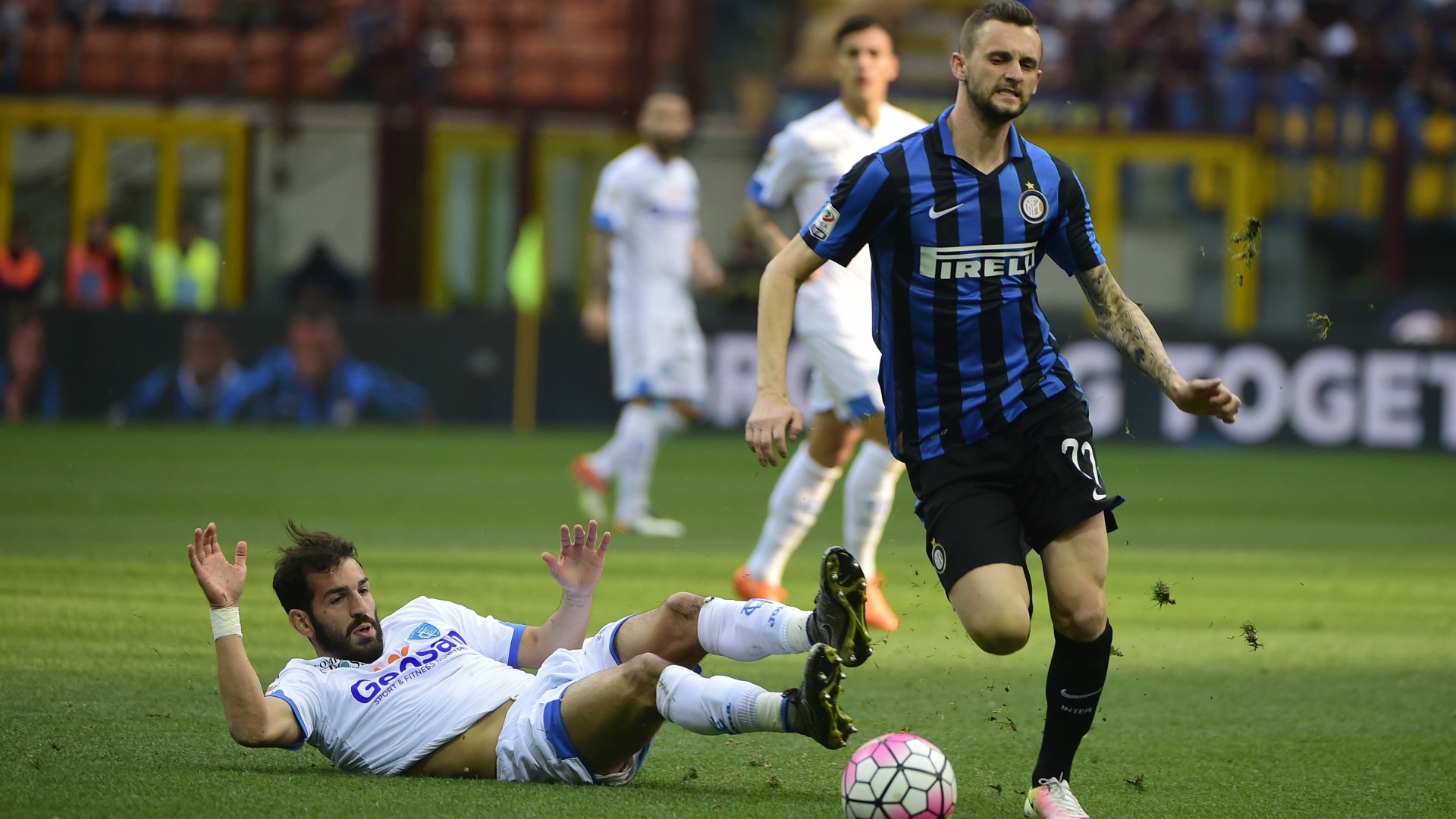 http://images.performgroup.com/di/library/goal_it/86/1a/marcelo-brozovic-riccardo-saponara-inter-empoli-serie-a-7052016_ax9kc7qf094d1nian7larldmt.jpg